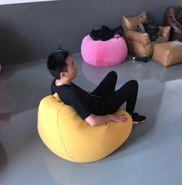 找懶人沙發(fā)廠家 吉利公司采購(gòu)和風(fēng)控負(fù)責(zé)人來(lái)尚都家居實(shí)地考察